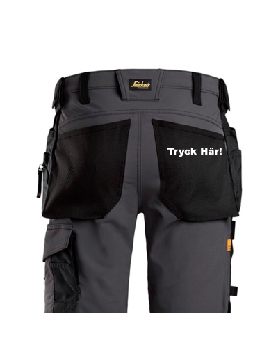 Litet Tryck på Höger Bakficka, max 10 x 6 cm